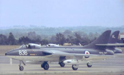 Lors du Shell Trophy et leur victoire  l'International Air Tatto 1977.Note: l'insigne de la Patrouille port sur le bout du rservoir pendulaire.