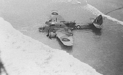 Certains n'arrivrent pas atteindre la terre ferme prfrant les plages portugaises tel ce Bristol Beaufort du Coastal Command -Doc : Mais Alto