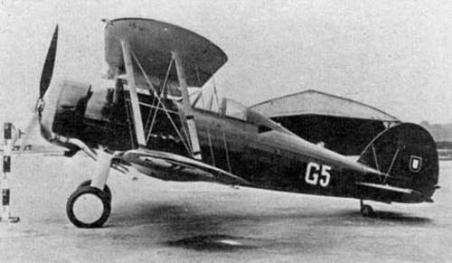 Photographies officielles du Gloster Gladiator G5 portugais durant les essais de rception en Grande Bretagne. - Doc : RAF