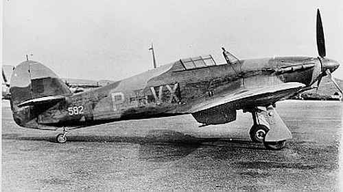 Le Hawker Hurricane Mk.IIc  VX+P fourni au Portugal par la Grande Bretagne Doc : Mais Alto   