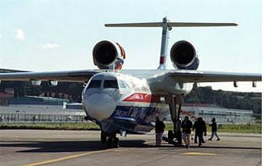 Le Be-200 vu durant la dmonstration de l'appareil  la Base arienne de la Scurit Civile  Marignane, photos : EADS / Watbled