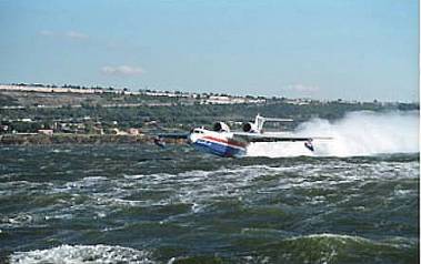 Le Be-200 vu durant la dmonstration de l'appareil  la Base arienne de la Scurit Civile  Marignane, photos : EADS / Watbled