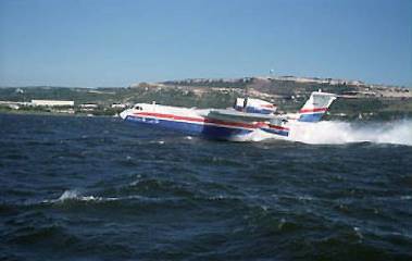 Le Be-200 vu durant la dmonstration de l'appareil  la Base arienne de la Scurit Civile  Marignane, photos : EADS / Watbled