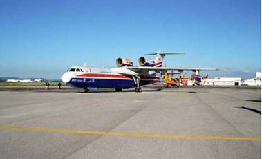 Le Be-200 vu durant la dmonstration de l'appareil  la Base arienne de la Scurit Civile  Marignane, photos : EADS / Watbled