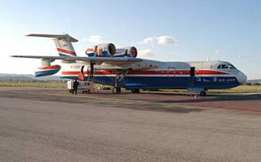 Le Be-200 vu durant la dmonstration de l'appareil  la Base arienne de la Scurit Civile  Marignane, photos : EADS / Watbled