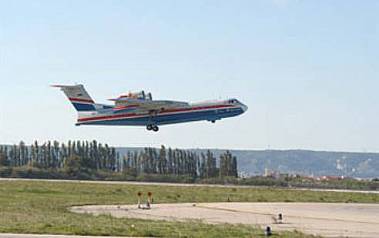 Le Be-200 vu durant la dmonstration de l'appareil  la Base arienne de la Scurit Civile  Marignane, photos : EADS / Watbled