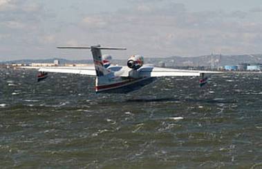 Le Be-200 vu durant la dmonstration de l'appareil  la Base arienne de la Scurit Civile  Marignane, photos : EADS / Watbled