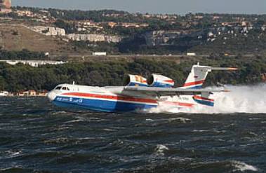 Le Be-200 vu durant la dmonstration de l'appareil  la Base arienne de la Scurit Civile  Marignane, photos : EADS / Watbled
