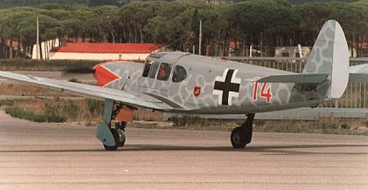 Le Mme Nord 1101 Noralpha au sol, sa silhouette  typique de la firme Messerschmitt en fait un digne figurant de film d'action