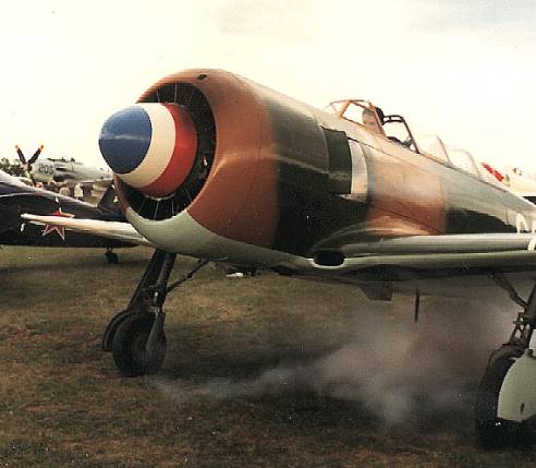 Mise en route du moteur d'unYak-11 aux couleurs du Normandie-Nimen